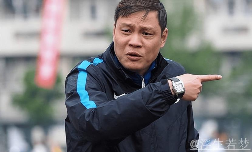 中国足球真有趣！中途上任+排名第10，却拿下“赛季最佳教练”