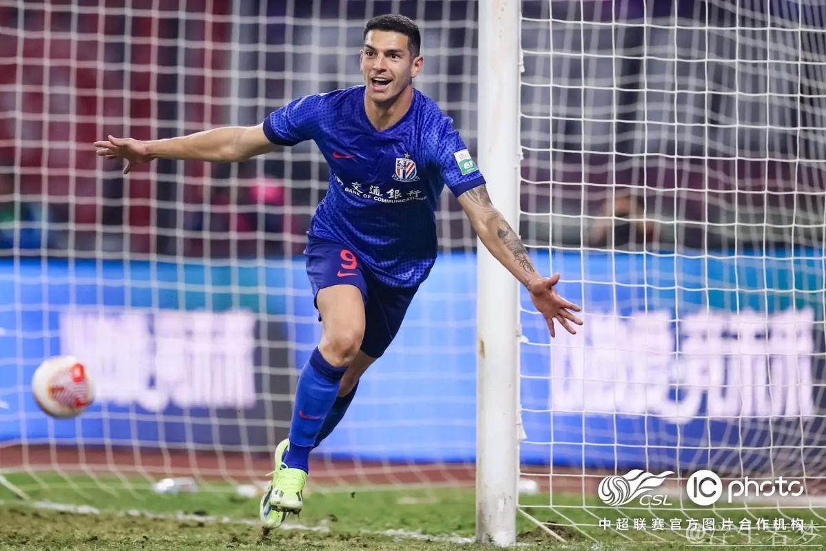 路易斯遗憾失良机 上海申花客场饮恨 路易斯遗憾失良机 上海申花客场饮恨