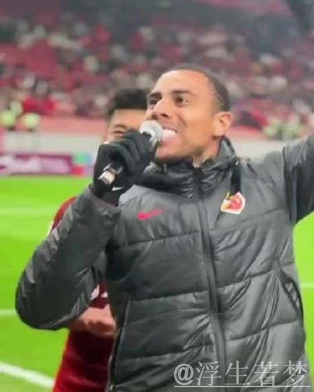 效力八年后,34岁奥斯卡宣布从上海海港退役 效力八年后,34岁奥斯卡宣布从上海海港退役